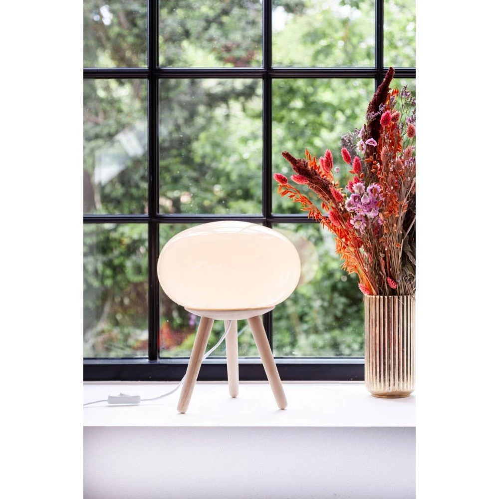 Halo Design HAPPY Bordlampe GLOBE Ø25 Opal/træ - 718764 5 Halo Design HAPPY Bordlampe GLOBE Ø25 Opal/træ - 718764 - Billede 3