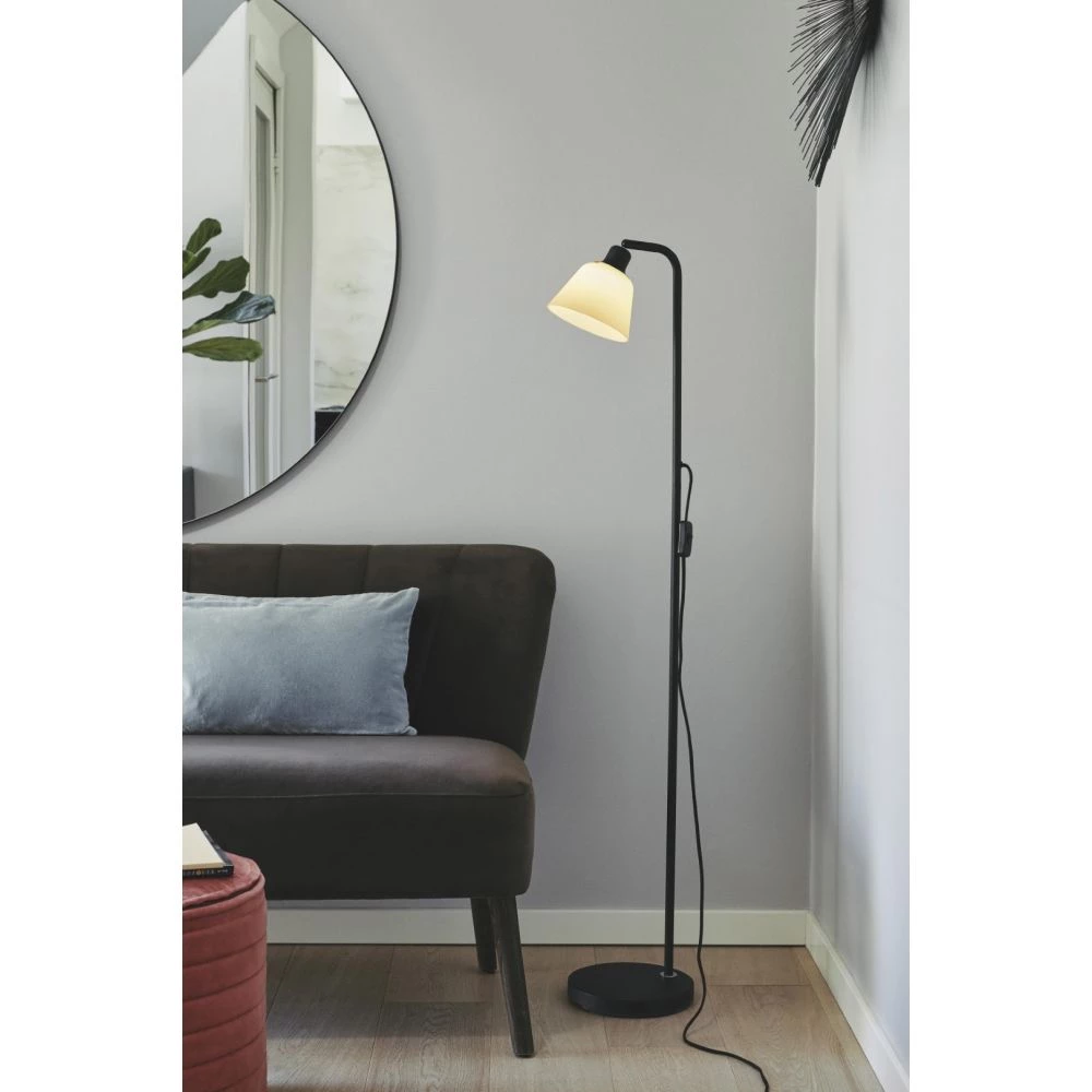 Halo Design CARPENTER Gulvl. Ø15 E14, Opal Glas / Sort - 737574 4 Halo Design CARPENTER Gulvl. Ø15 E14, Opal Glas / Sort - 737574 - Billede 2